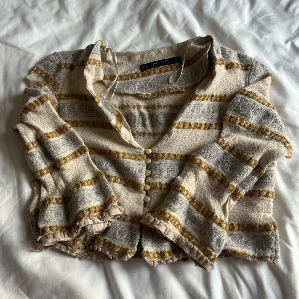 small zara basic button down crop top,worn once!🧥